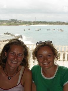 Sandra en Irene in Elmina castle
