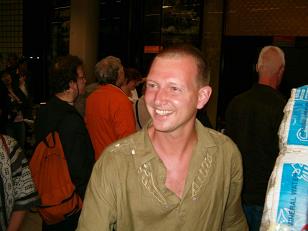 Detlev is blij verrast met het grote ontvangstcomité.