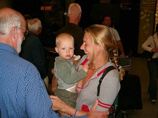 Sandra is gelukkig met haar superneef Jeremy. Pim ziet dat het goed is.